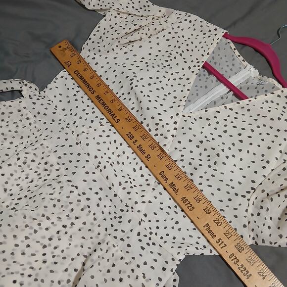 Fashion Collection XL NWOT Shorts Romper lined long-sleeved v-neck white w/black - Picture 15 of 16